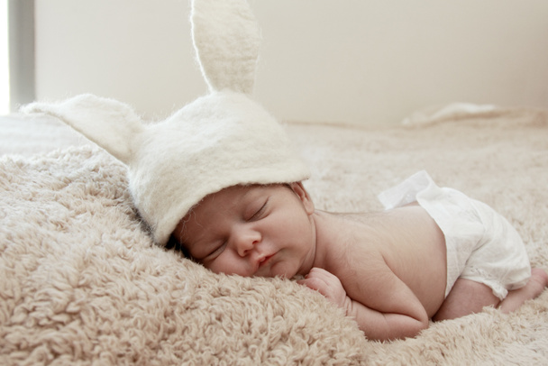 Смешной спящий новорожденный
 - Фото, изображение