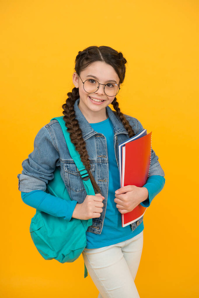 Student smart cute girl goes classes for gifted children, school schedule concept - Foto, Imagem