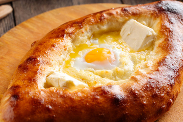 Caucasian bread ajarian khachapuri with egg - Zdjęcie, obraz