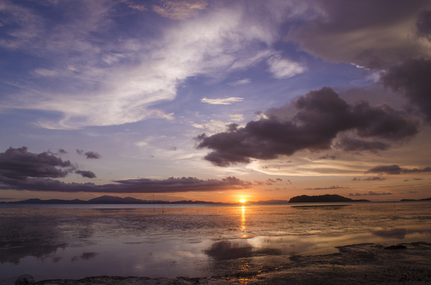 Vista do pôr do sol no mar
 - Foto, Imagem