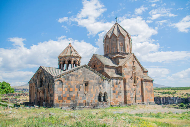 Монастырь Ованнаванк в Армении Арагацотнской области - Фото, изображение