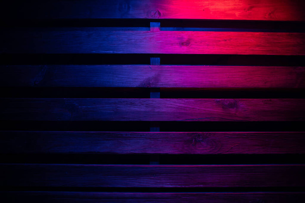 Wood texture iluminated by neon lights - Foto, afbeelding