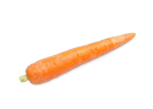 zanahoria fresca sobre fondo blanco - Foto, Imagen