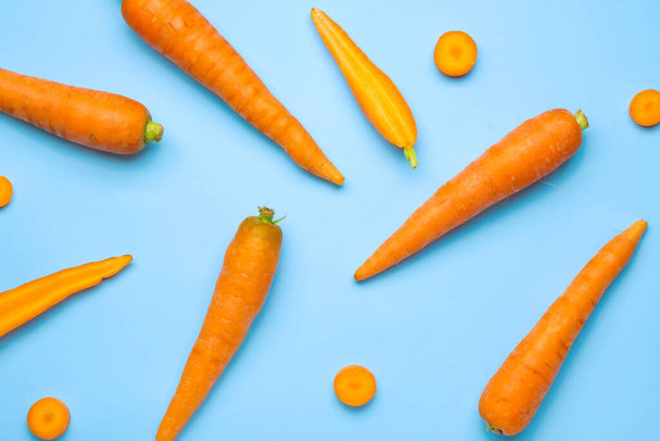 Fresh carrots on color background - Foto, Imagem