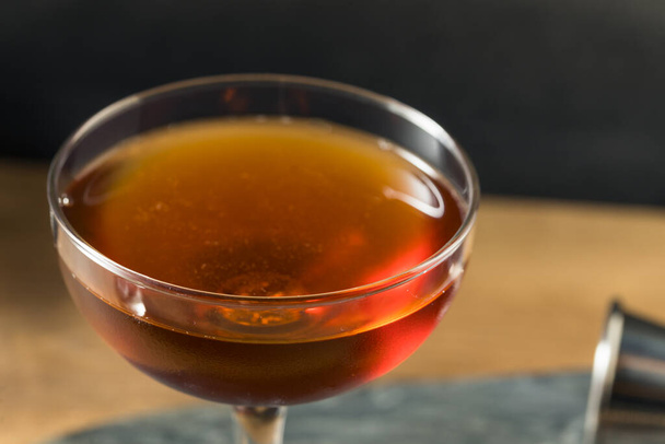 Refreshing Boozy Rye Brooklyn Cocktail with Vermouth - Φωτογραφία, εικόνα