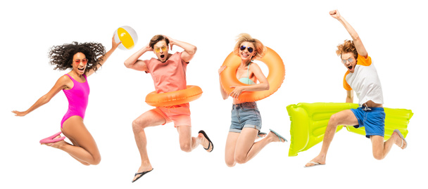 Панорамний знімок багатокультурних друзів з надувним матрацом і стрибками з м'ячем ізольовано на білому
 - Фото, зображення
