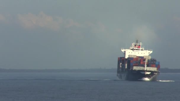 Containerschiff wendet - Filmmaterial, Video