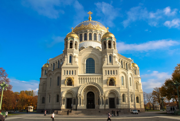 Catedral ortodoxa de San Nicolás en la ciudad de Kronshtadt en los suburbios de San Petersburgo, Rusia
. - Foto, Imagen