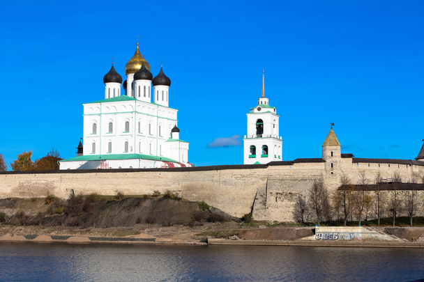 Pskov Kremlin (Krom) and the Trinity orthodox cathedral, Russia - Zdjęcie, obraz