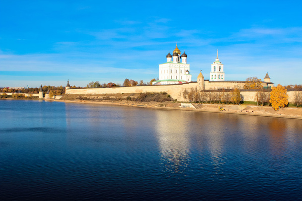 Pskov Kremlin (Krom) and the Trinity orthodox cathedral, Russia - Fotoğraf, Görsel