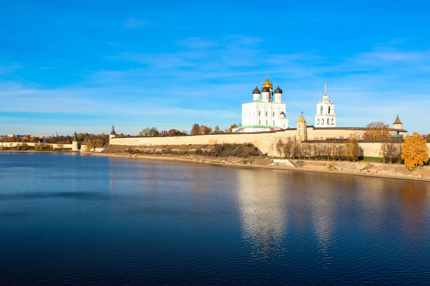 Pskov Kremlin (Krom) and the Trinity orthodox cathedral, Russia - Foto, immagini