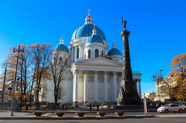 Sobór Trójcy izmailovsky - jeden z największych monumentalnych kościołów w Sankt Petersburgu - Zdjęcie, obraz