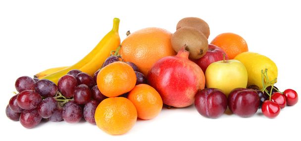 Assortiment exotische vruchten geïsoleerd op wit - Foto, afbeelding