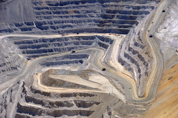 Gros plan sur l'excavation à ciel ouvert de la mine de cuivre
 - Photo, image