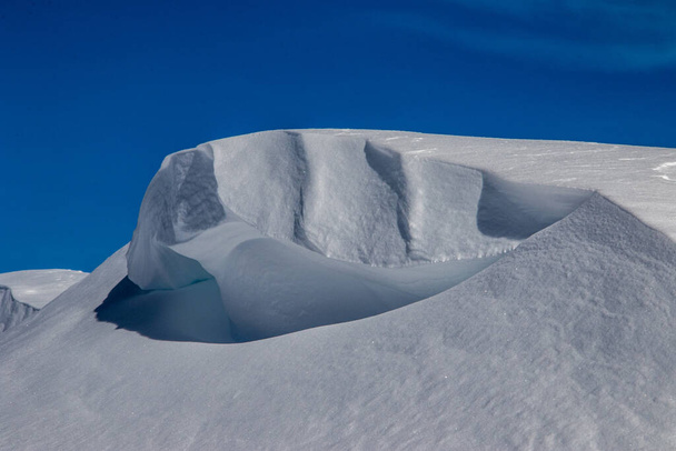A mountain summit covered with snow in the winter - Foto, imagen