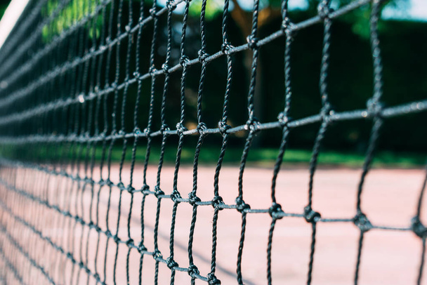 A selective focus closeup shot of a badminton net used in court - Foto, imagen