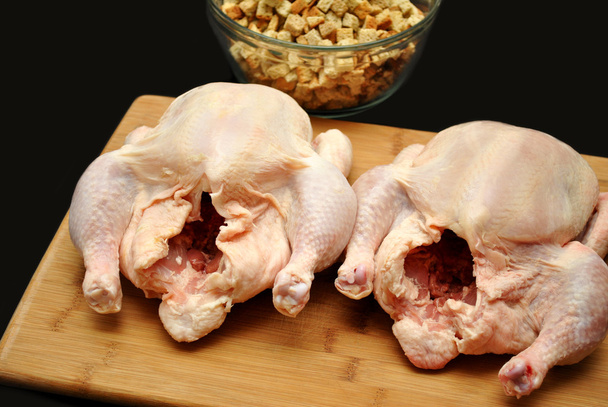 Жареные цыплята готовы к начинке
 - Фото, изображение