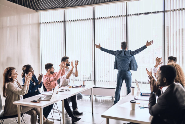 Colleagues applauding the leader during a meeting - Фото, изображение