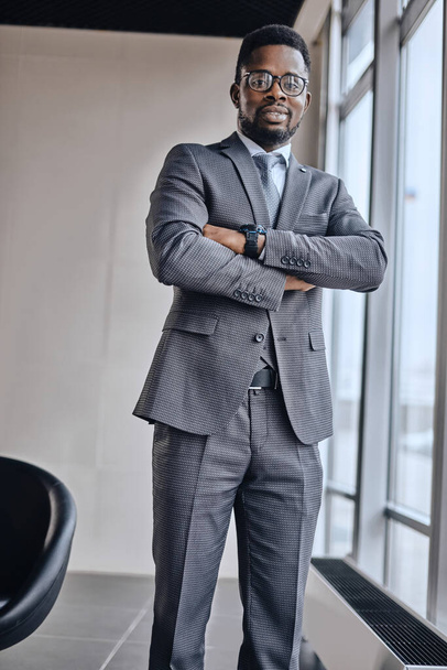 Confident stylish cute banker standing with crossed arms - Fotó, kép