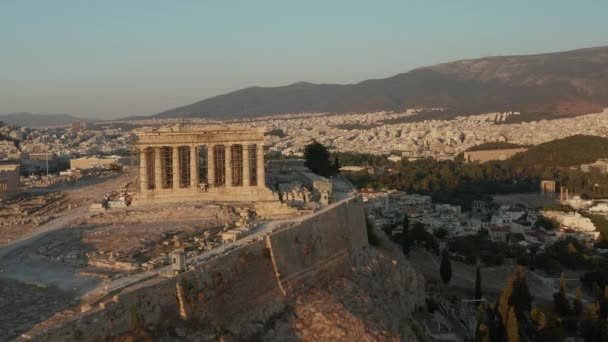 Akropolisz Athén az építőiparban során gyönyörű arany óra nyáron Aerial - Felvétel, videó