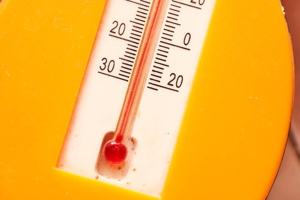 Huoneen lämpömittari Celsius ja Kelvin. Laadukas kuva - Valokuva, kuva