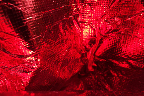 Textura de filme de polietileno vermelho de plástico vincado - Foto, Imagem