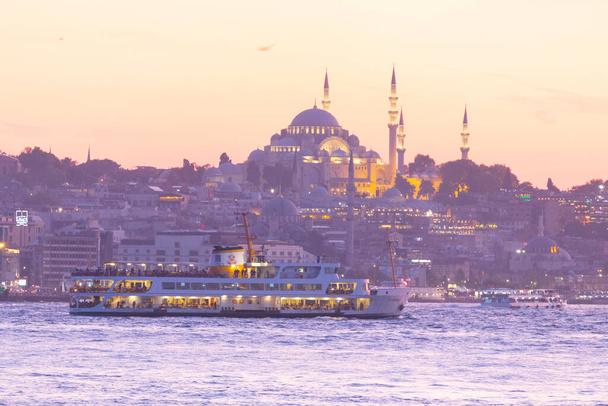 Istanbulin kaupunki ja auringonlasku, kauneimmat maisemat neidon torni, uusi moskeija, sininen moskeija, Hagia Sophia, vanha kello, topkapi palatsi, kauneimmat näkymät Istanbuliin ja auringonlaskuun - Valokuva, kuva