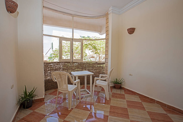 Balcón zona de patio en apartamento de lujo mostrar el hogar que muestra el diseño de interiores decoración del conservatorio - Foto, Imagen