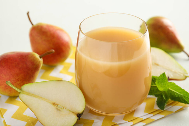 Tasty pear juice and fruits on table, closeup - Foto, afbeelding