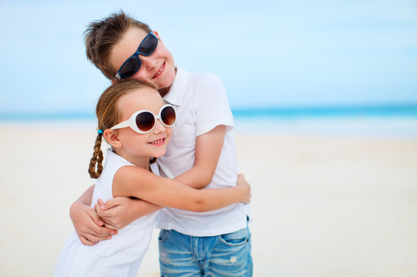 Two kids at beach - Fotografie, Obrázek