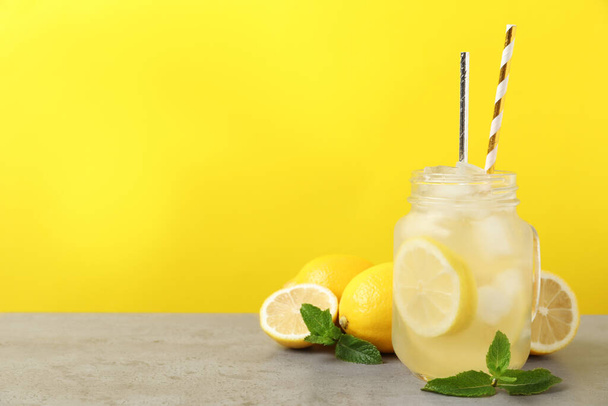 Natural freshly made lemonade with mint on light grey table. Summer refreshing drink - Foto, Bild