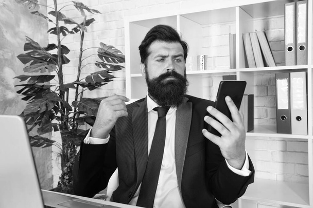 SMS alert for business marketing. Bearded man read SMS in smartphone. SMS message. SMS service. Text messaging. Business texting. Mobile lifestyle. Modern life. Business communication - Foto, imagen