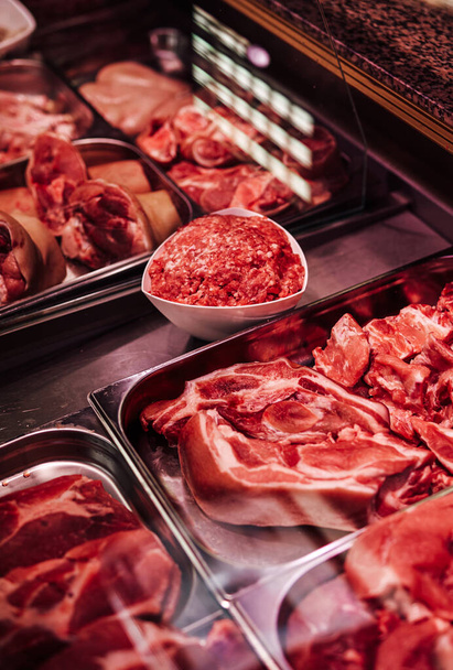 Red raw meat inside the shop window - Foto, imagen
