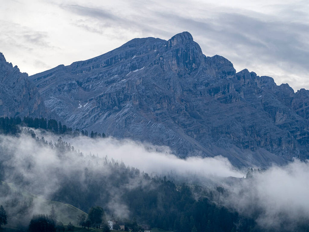 Monte croce rajat vuori dolomiitit Badia Valley panoraama maisema - Valokuva, kuva