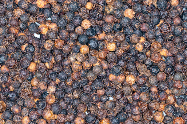 Layer of dried black peppercorns - Fotoğraf, Görsel