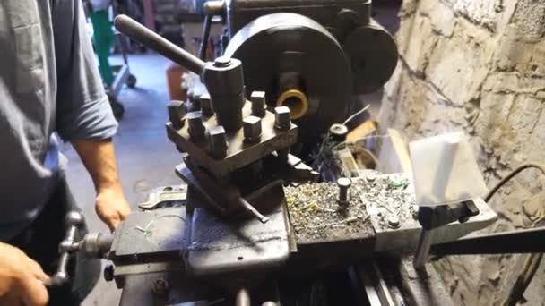 Close up or milling machine in action. Unrecognizable turner working with old workbench in his garage or workshop. Mechanic using lathe for metal processing. Slow motion - Footage, Video