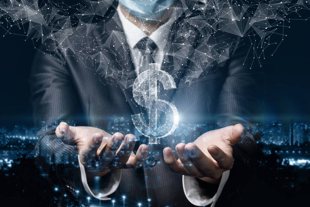 Un homme d'affaires dans un masque supporte un hologramme de dollar sur le réseau sur un fond bleu. - Photo, image