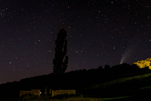 Cometa Neowise, C2020 F3, en el cielo de Herreruela de Castilleria, Palencia. España - Foto, Imagen