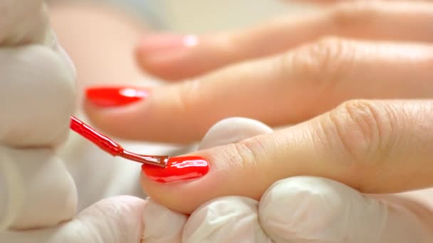 profesjonalny manicure w manicure salon paznokci - Materiał filmowy, wideo
