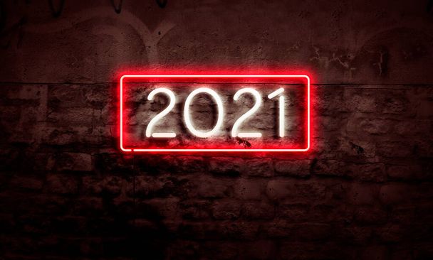 2021 Año Nuevo letrero de neón brillante en la pared de ladrillo grunge - Foto, imagen