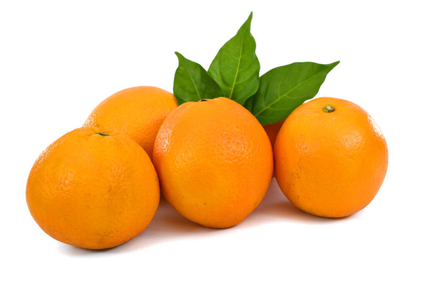 vers sinaasappelfruit geïsoleerd op witte achtergrond - Foto, afbeelding