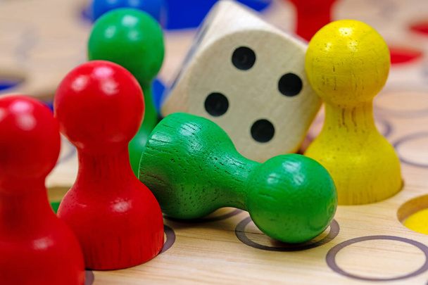 Coloridos personajes de juego para juegos de mesa - Foto, imagen