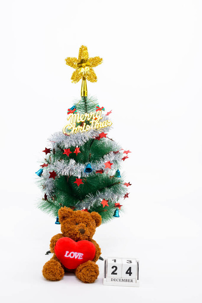 Estudio de utilería navideña listo para el concepto de Navidad aislado sobre fondo blanco - Foto, imagen