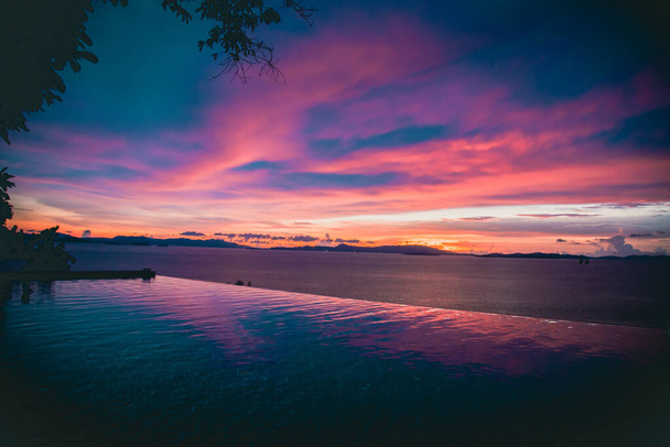Vista do pôr do sol em Koh Yao Yai, ilha no Mar de Andamão entre Phuket e Krabi Tailândia - Foto, Imagem