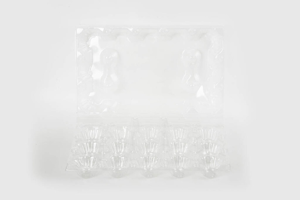 λευκό πλαστικό κουτί σε ελαφρύ φόντο - Φωτογραφία, εικόνα