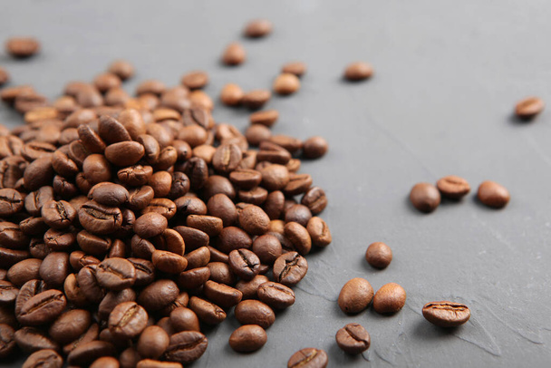 coffee beans on a colored background. Place to insert text, minimalism - Фото, изображение