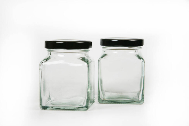 botellas de vidrio sobre fondo blanco  - Foto, Imagen