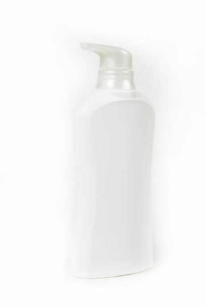fehér alapon izolált kozmetikai palackok  - Fotó, kép