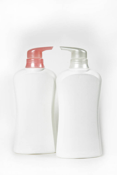 garrafas cosméticas isoladas sobre fundo branco  - Foto, Imagem