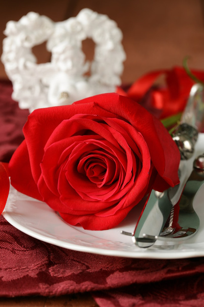 romantický stolničení s růží na Svátek svatého Valentýna - Fotografie, Obrázek